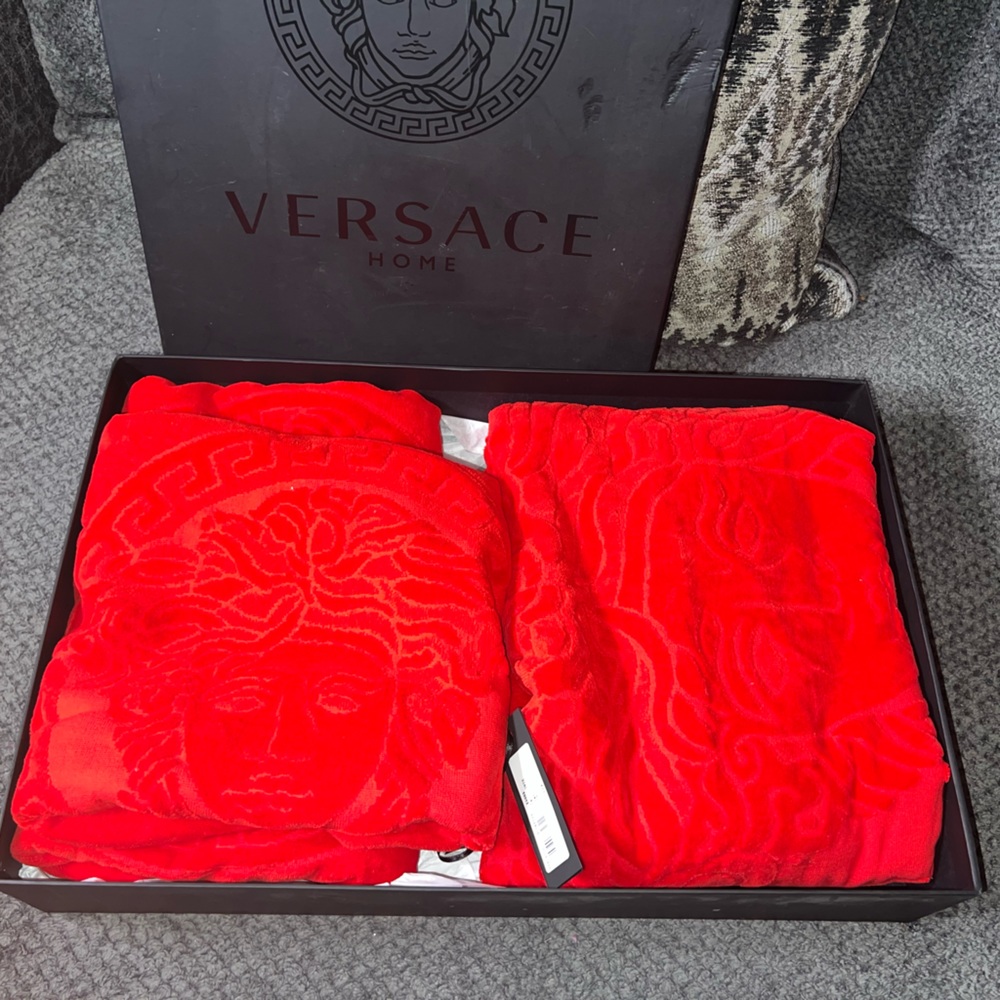 Versace three piece cotton towels.